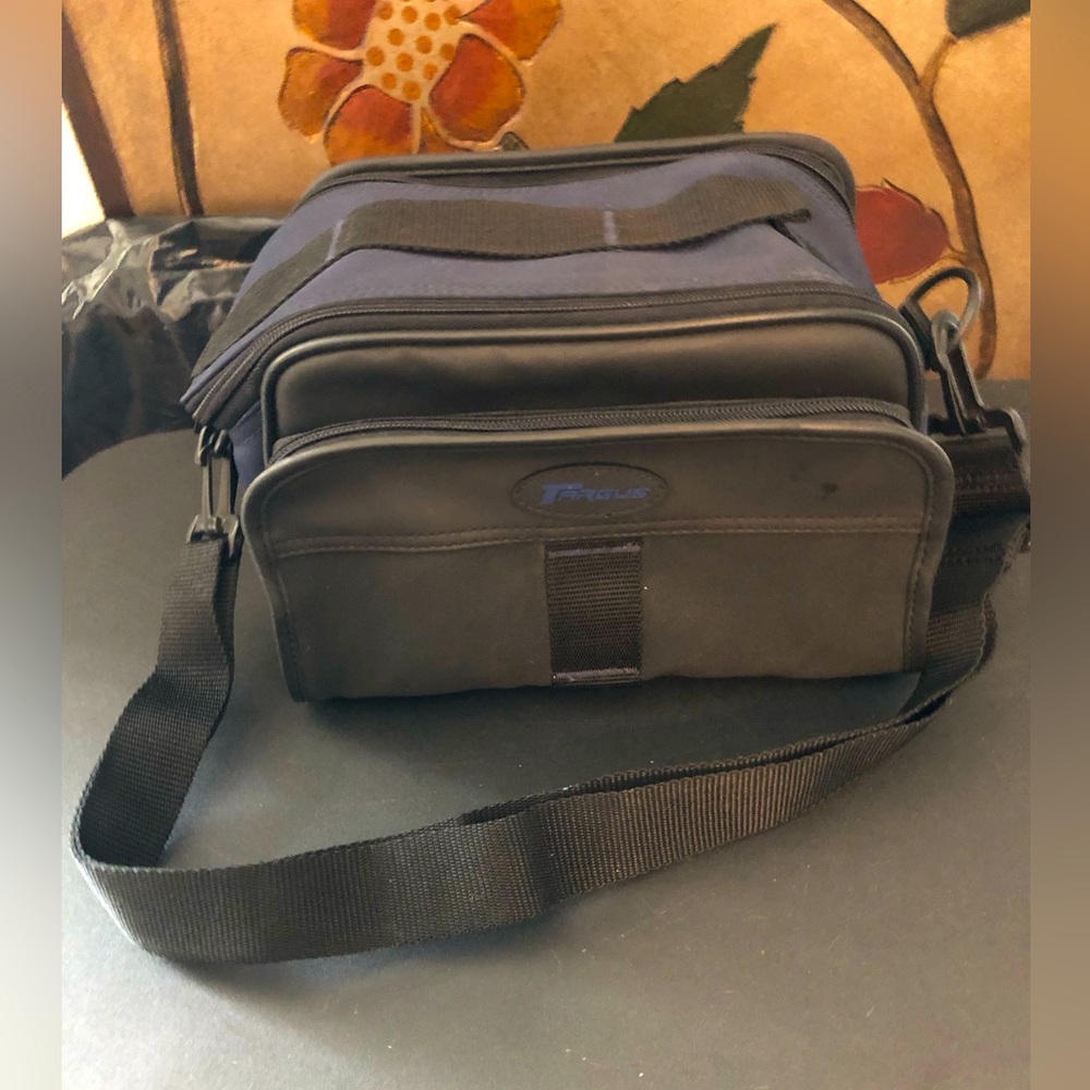 TARGUS CAMARA BAG - 35mm, Digital, Lenses etc.